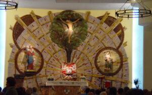 Mural de cerámica religiosa