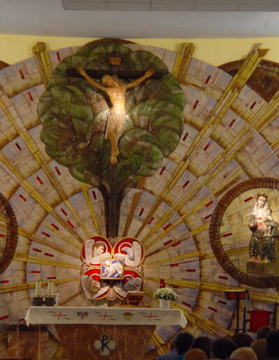Mural de cerámica religiosa