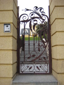 Puerta forjada